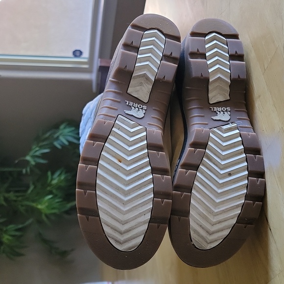 Sorel Size 11 Faux Fur Snow Boots Pre-owned + Great Condition - Picture 7 of 8